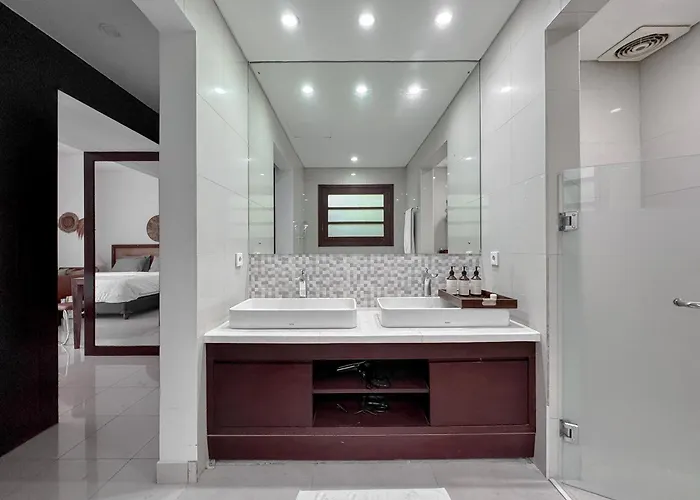 别墅 Luxury 4-bedroom Pool In - 7 Mins To