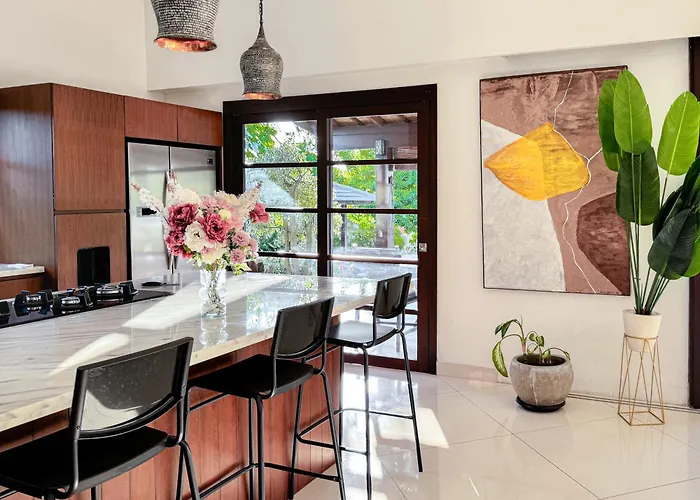 Luxury 4-bedroom Pool In - 7 Mins To 别墅