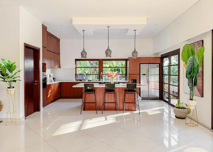 Luxury 4-bedroom Pool In - 7 Mins To 别墅